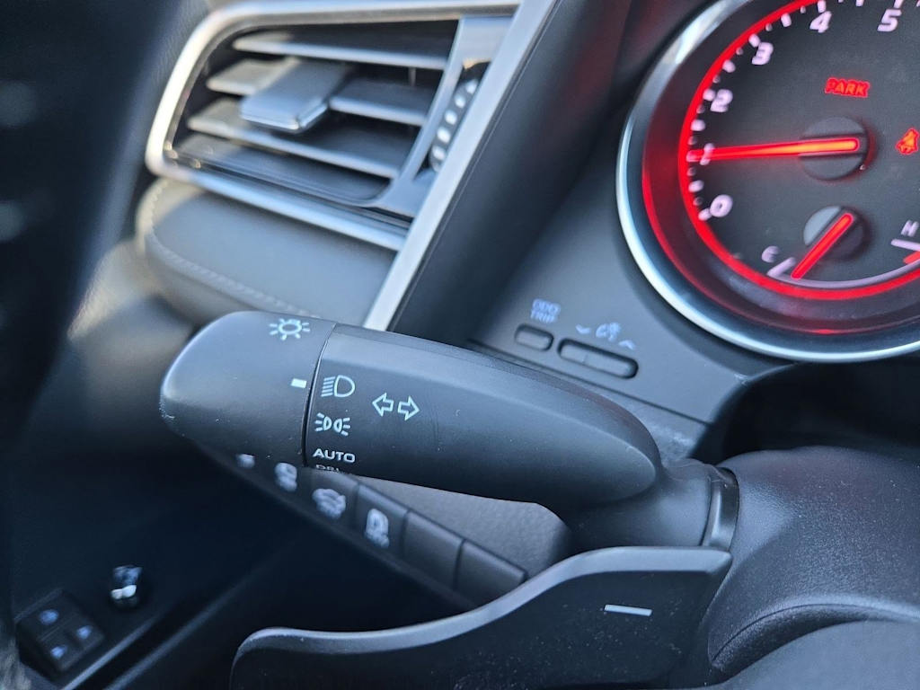 Thumbnail: 2019 Toyota Camry - 32