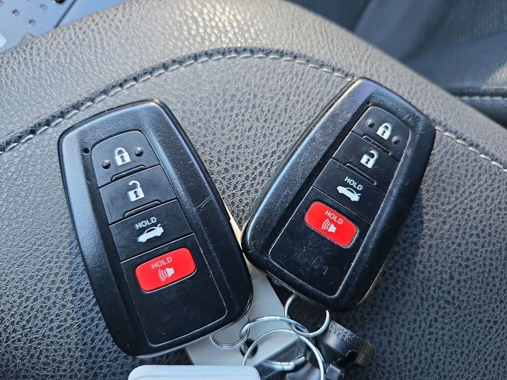 Thumbnail: 2019 Toyota Camry - 18