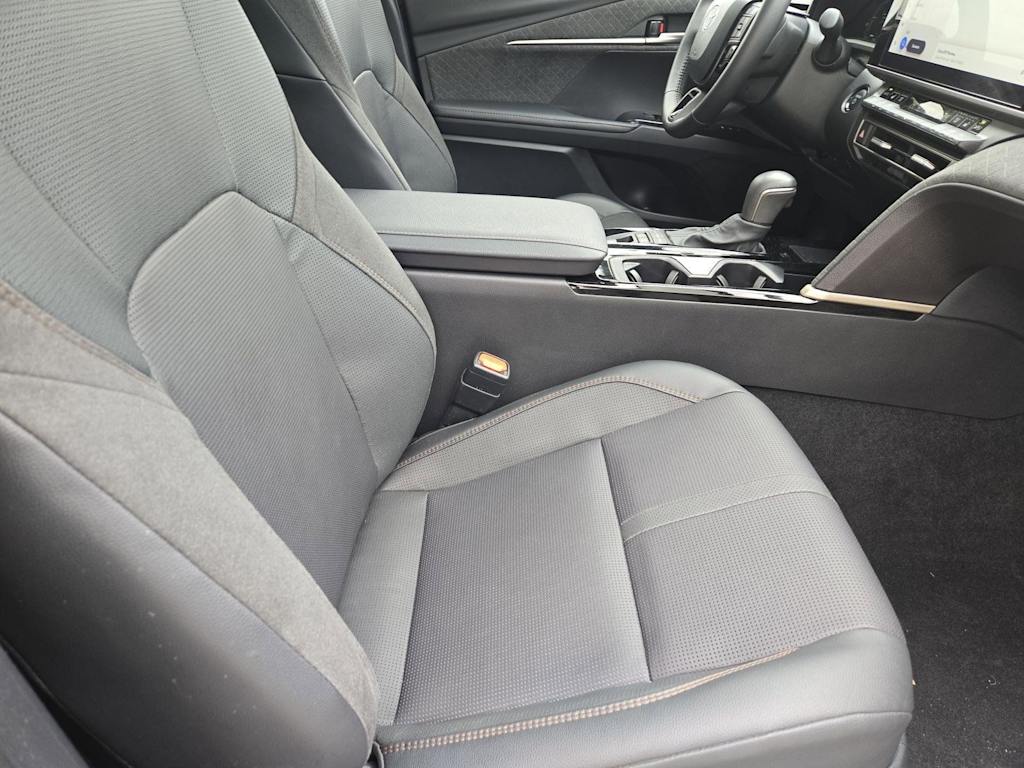 Thumbnail: 2025 Toyota Camry - 11