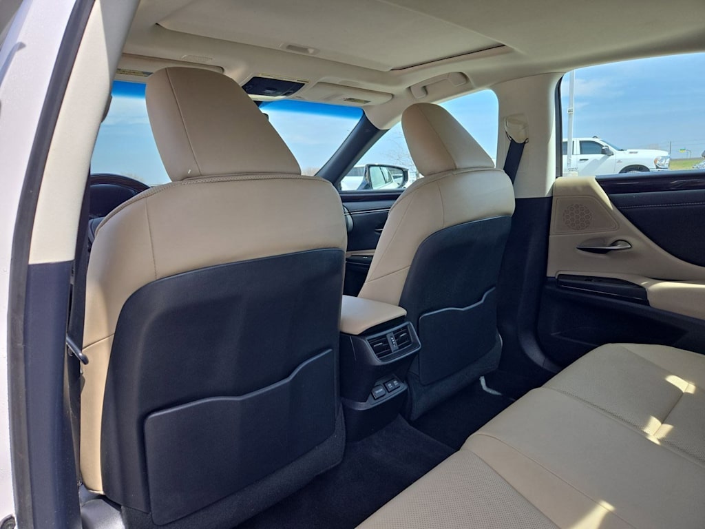 Thumbnail: 2021 Lexus ES - 12