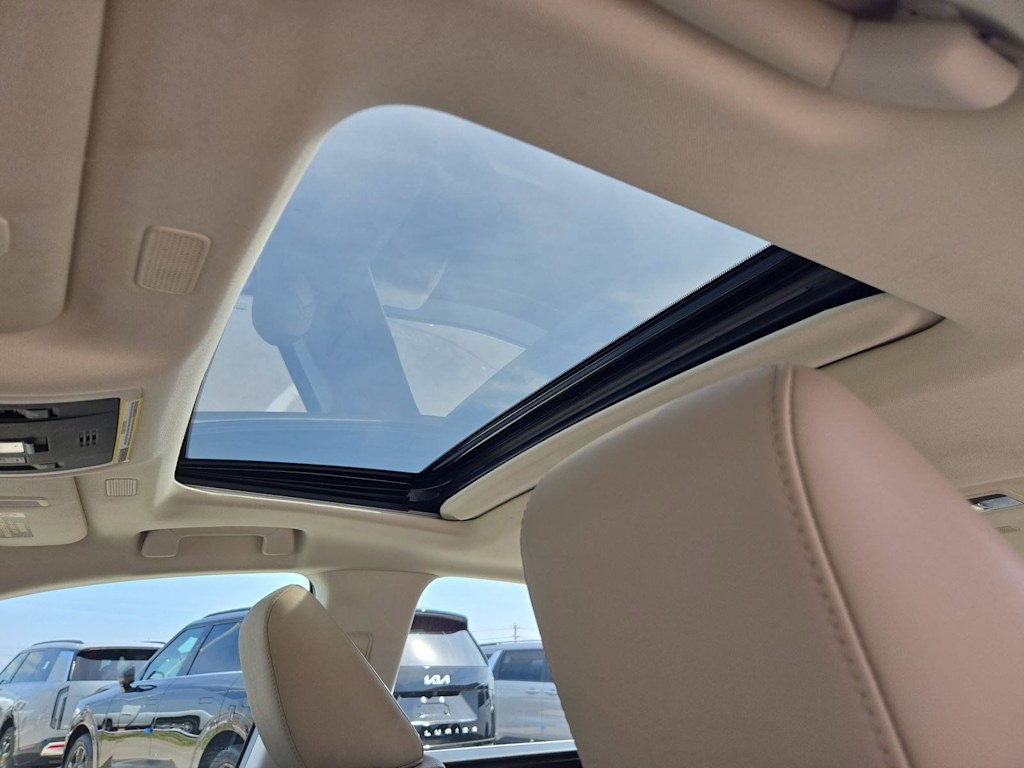 Thumbnail: 2021 Lexus ES - 24