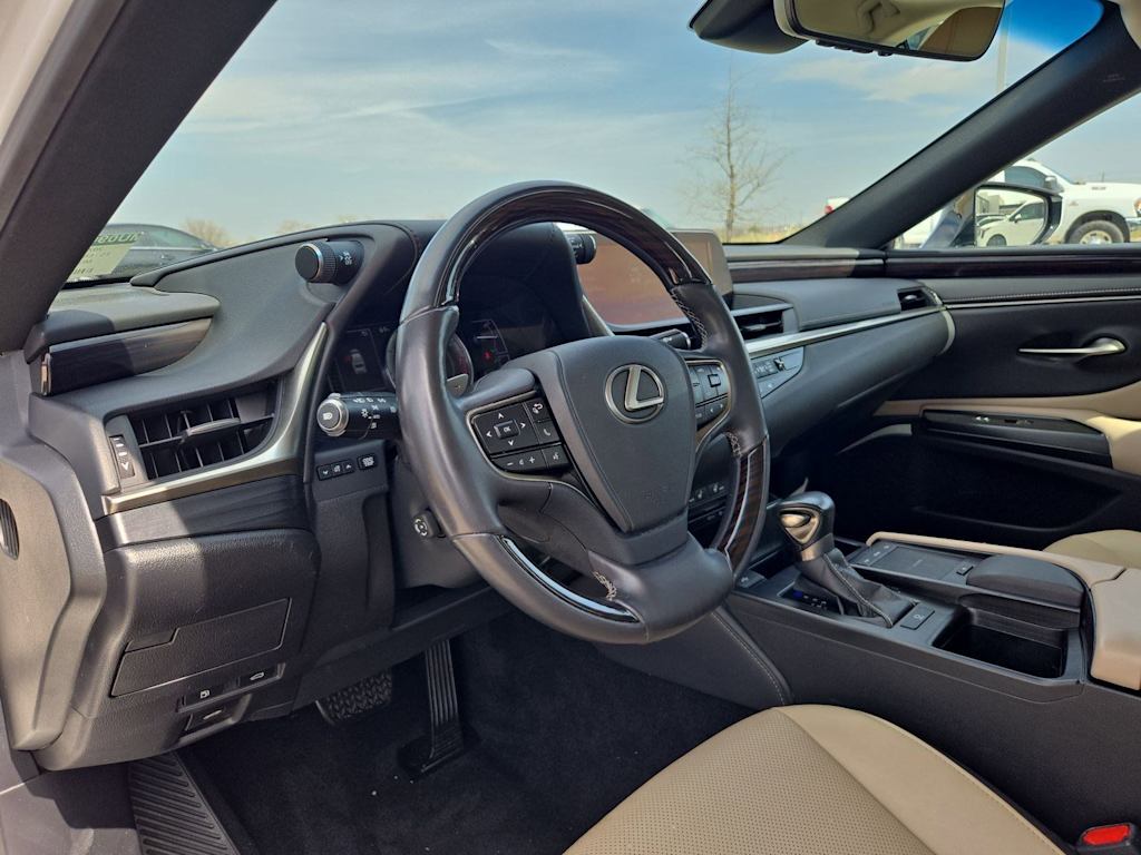 Thumbnail: 2021 Lexus ES - 2