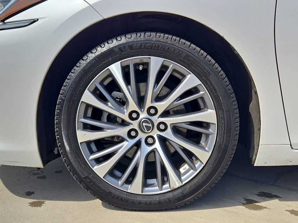 Thumbnail: 2021 Lexus ES - 8