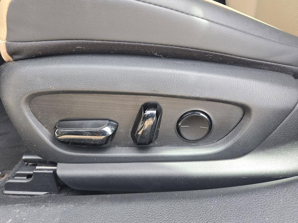 Thumbnail: 2021 Lexus ES - 23