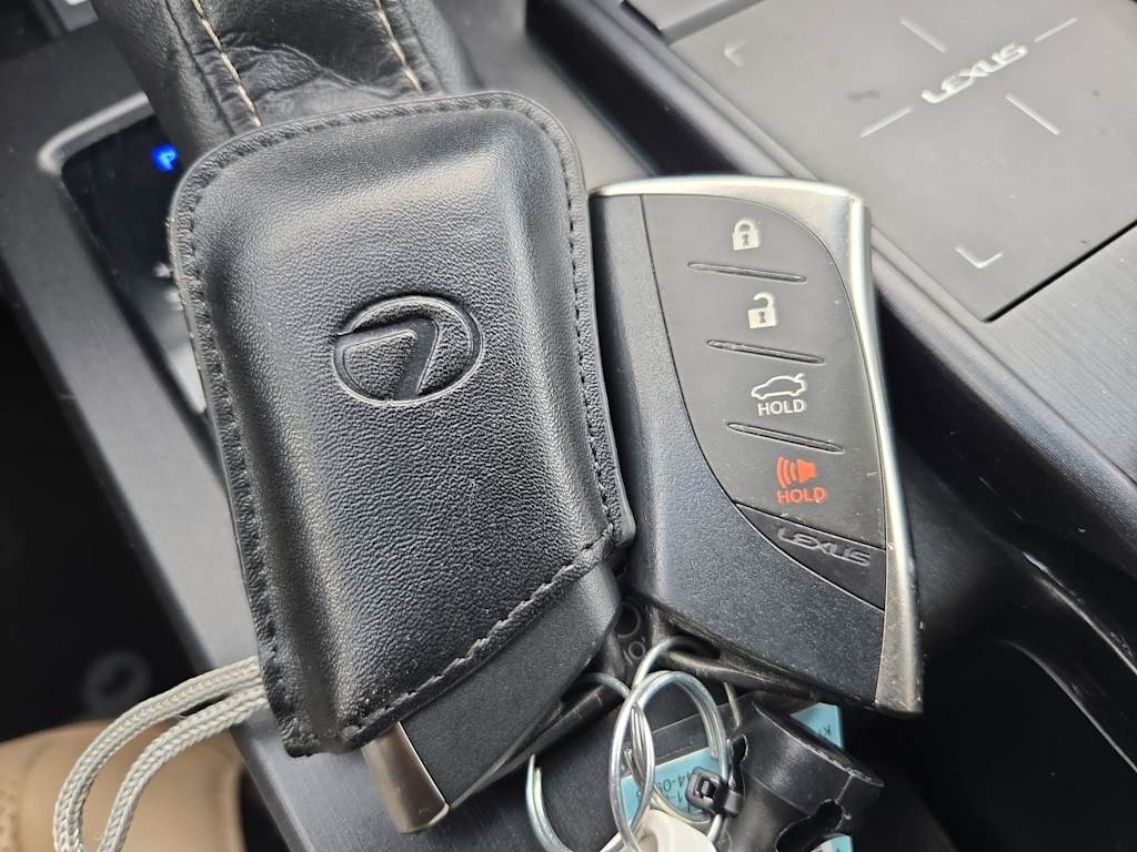 Thumbnail: 2021 Lexus ES - 35