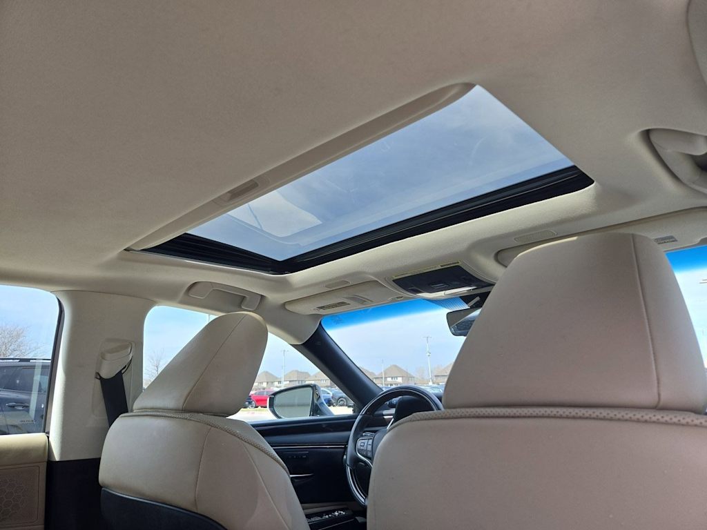 Thumbnail: 2021 Lexus ES - 27