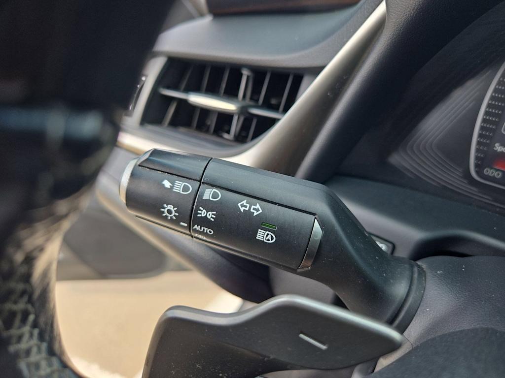 Thumbnail: 2021 Lexus ES - 30