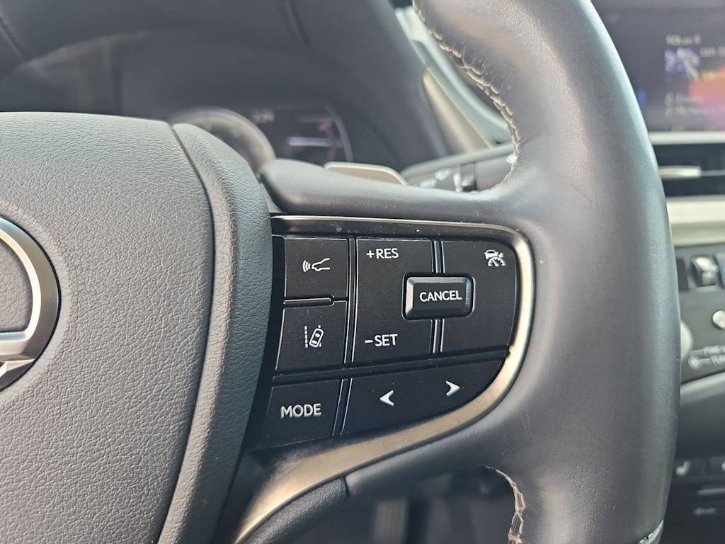 Thumbnail: 2021 Lexus ES - 29