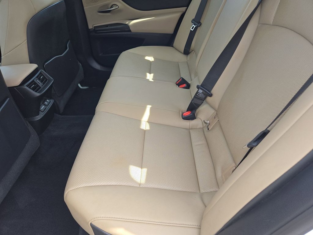 Thumbnail: 2021 Lexus ES - 25