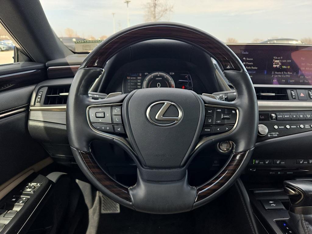 Thumbnail: 2021 Lexus ES - 13