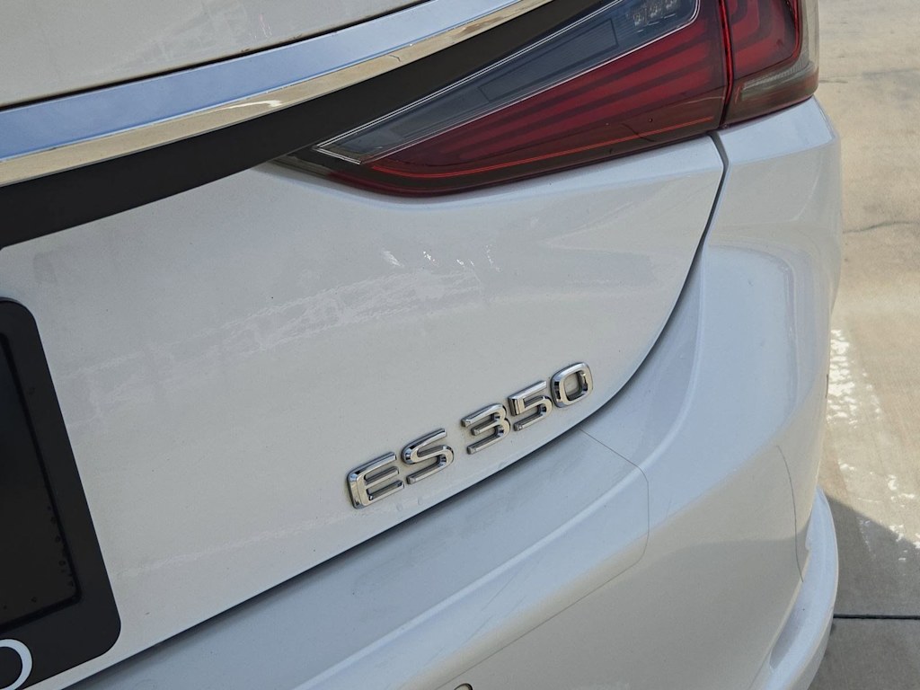 Thumbnail: 2021 Lexus ES - 7