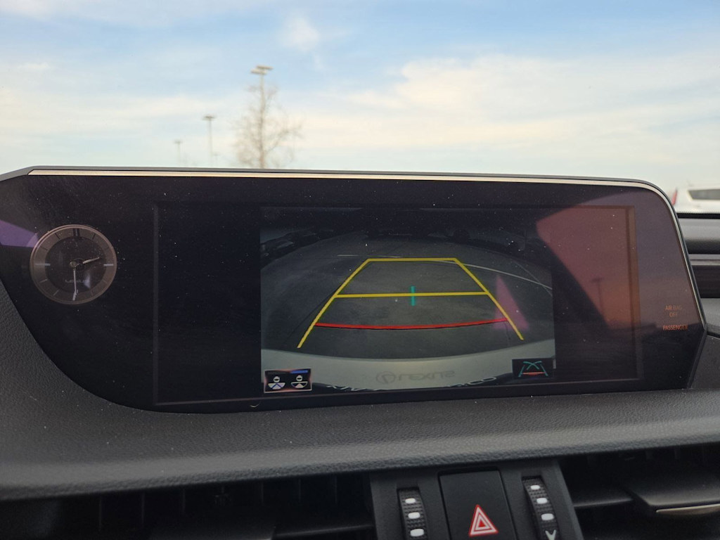 Thumbnail: 2021 Lexus ES - 32