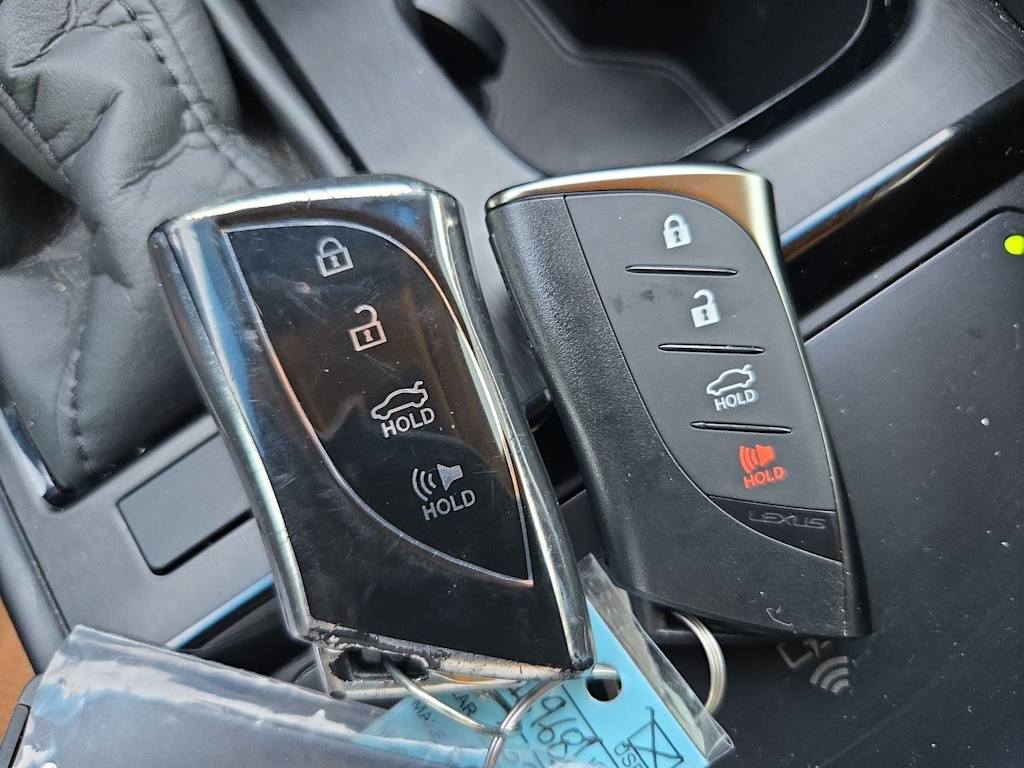 Thumbnail: 2024 Lexus ES - 29