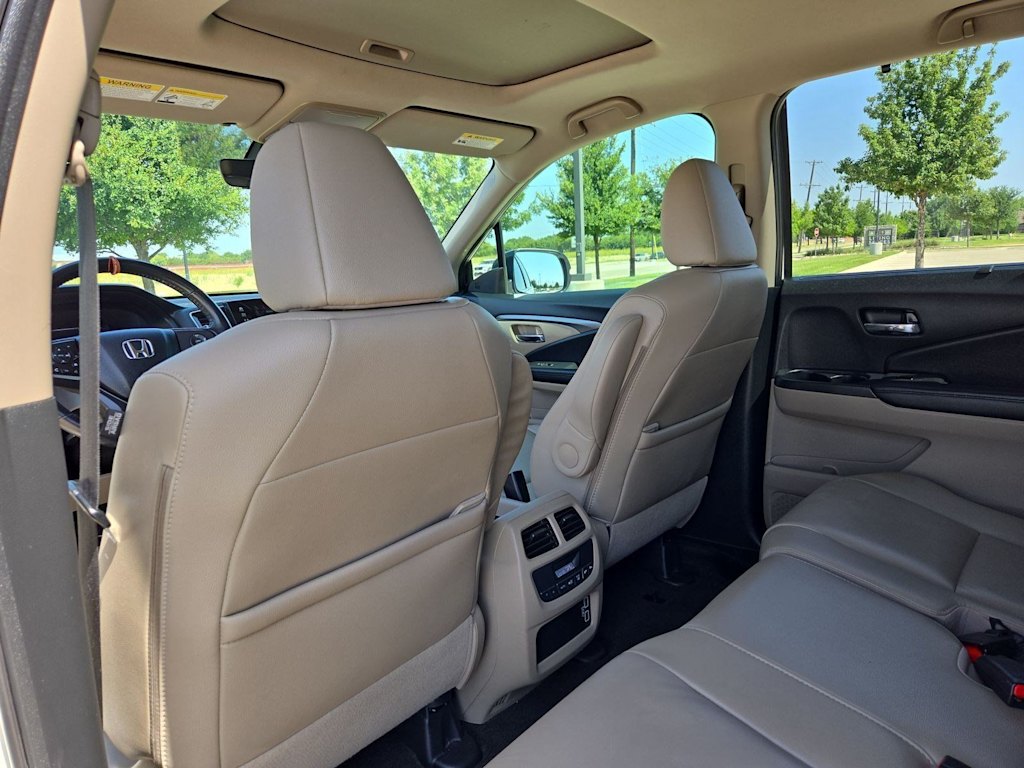 Thumbnail: 2019 Honda Pilot - 12