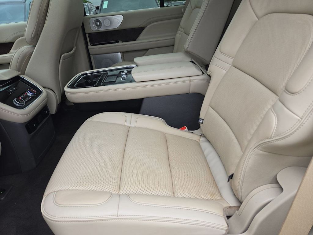 Thumbnail: 2019 Lincoln Navigator - 25