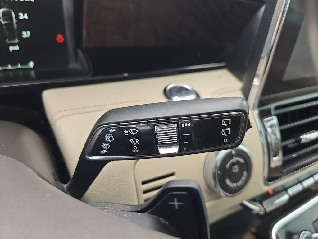 Thumbnail: 2019 Lincoln Navigator - 31