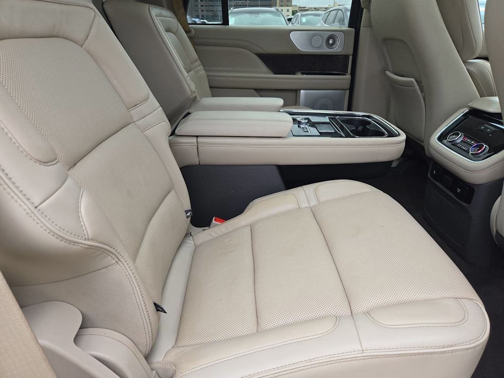 Thumbnail: 2019 Lincoln Navigator - 26