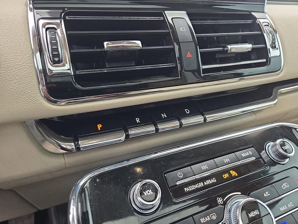 Thumbnail: 2019 Lincoln Navigator - 36