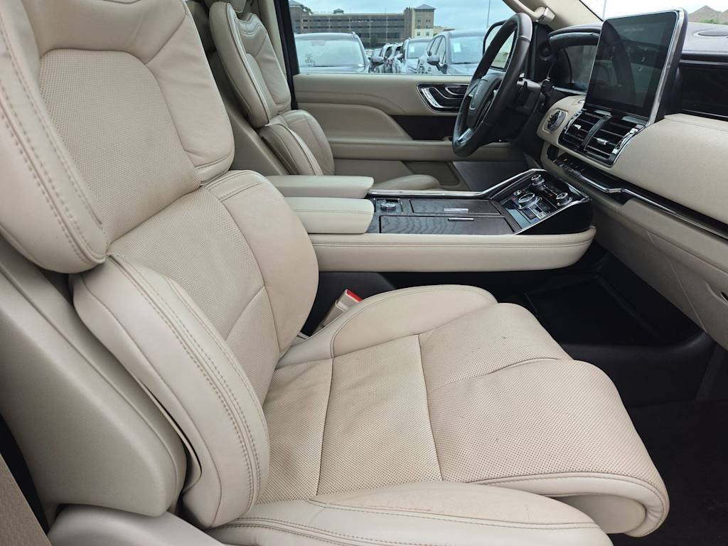 Thumbnail: 2019 Lincoln Navigator - 28