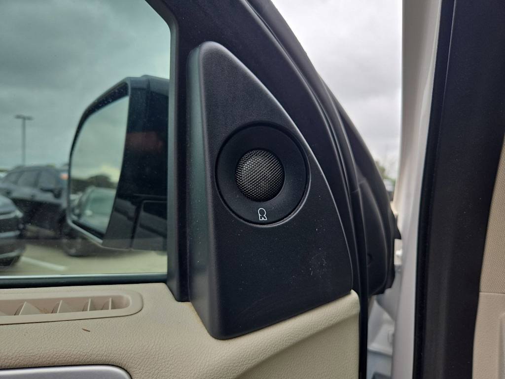 Thumbnail: 2019 Lincoln Navigator - 34