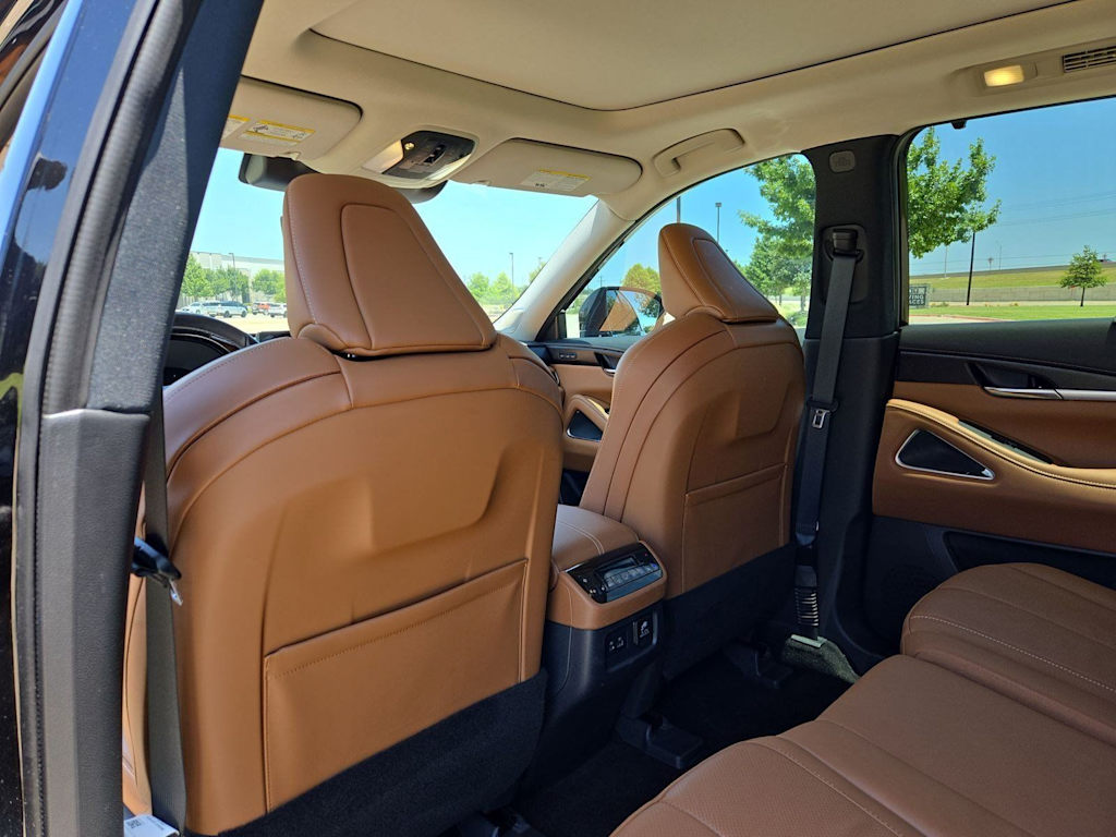 Thumbnail: 2023 INFINITI QX60 - 12