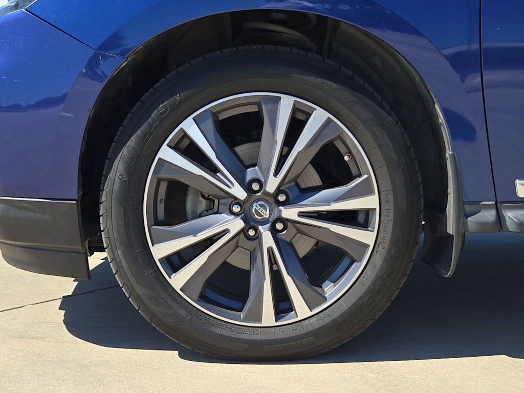 Thumbnail: 2017 Nissan Pathfinder - 8