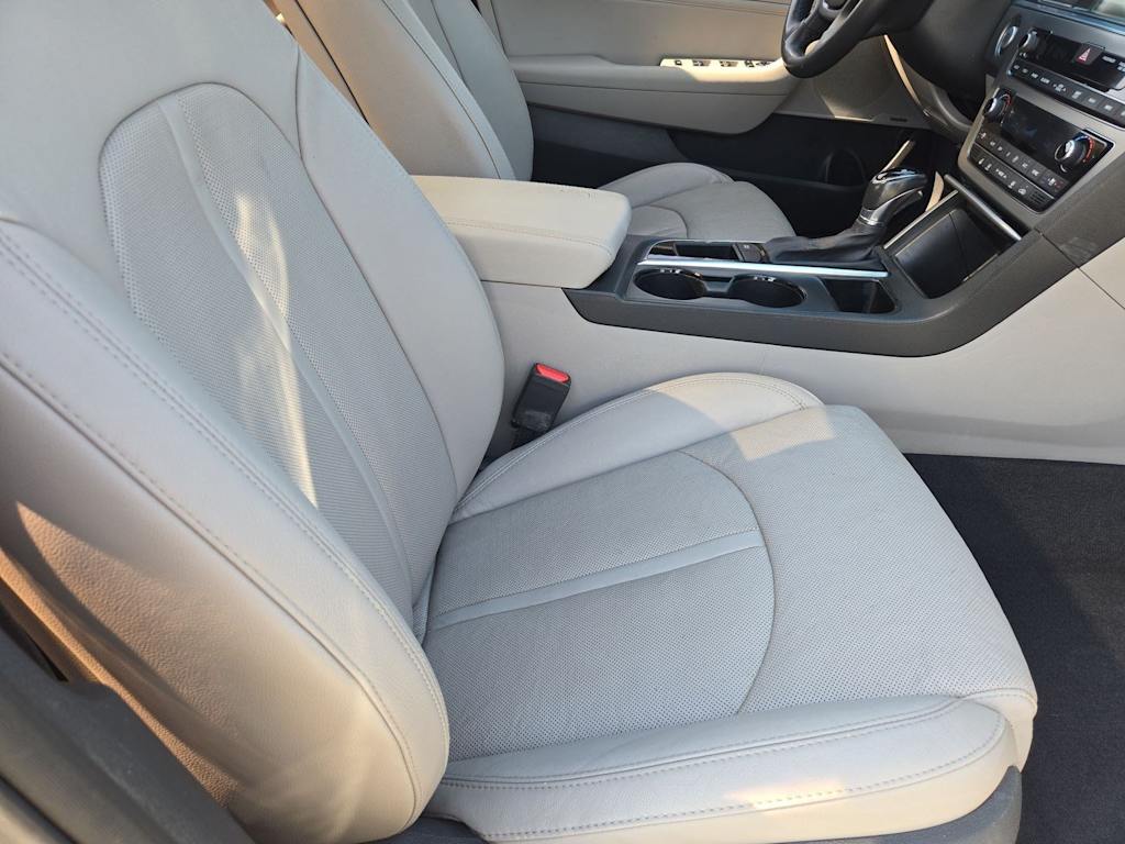 Thumbnail: 2015 Hyundai Sonata - 26