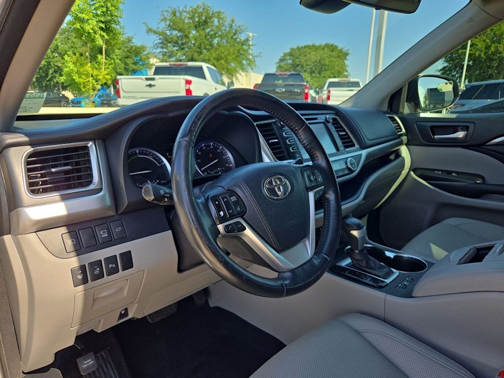 Thumbnail: 2018 Toyota Highlander - 2