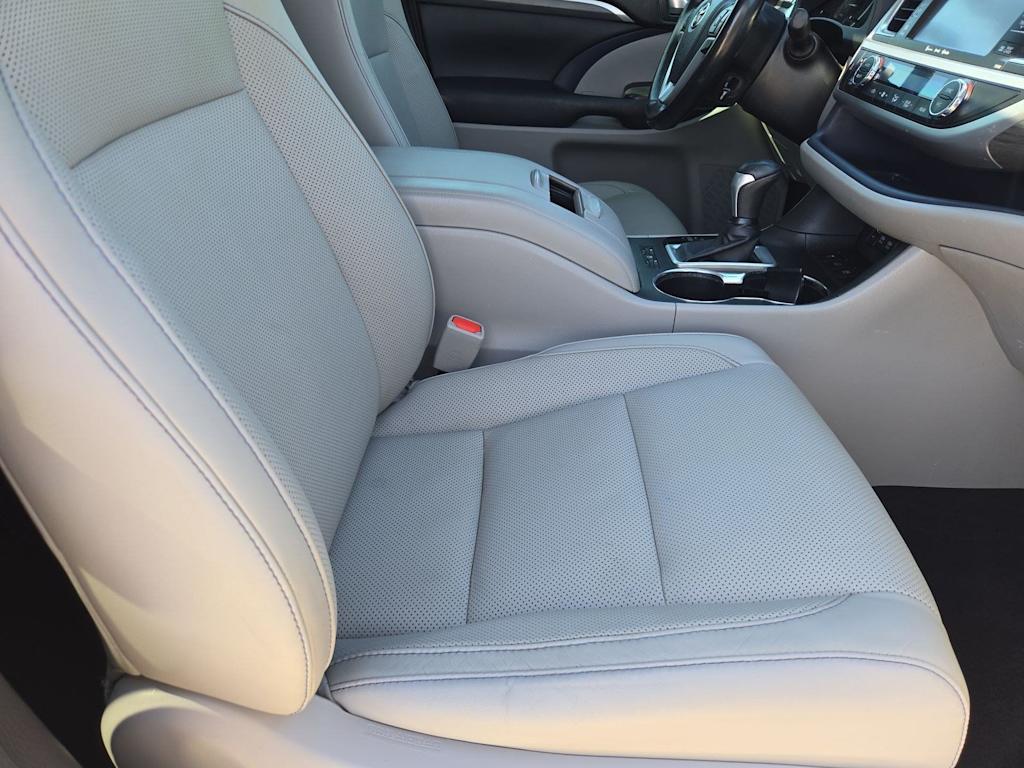 Thumbnail: 2018 Toyota Highlander - 27