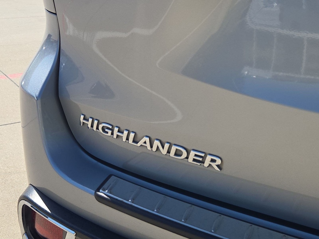 Thumbnail: 2018 Toyota Highlander - 22