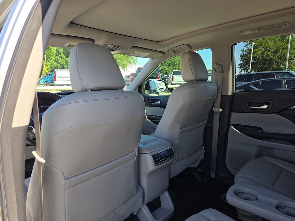 Thumbnail: 2018 Toyota Highlander - 12