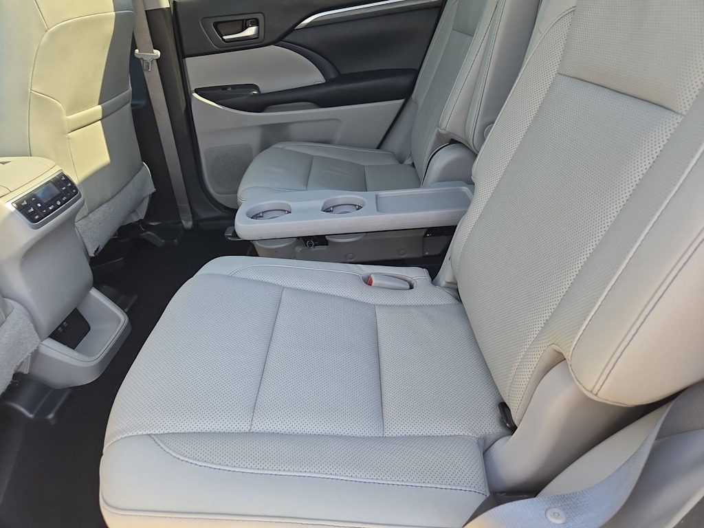 Thumbnail: 2018 Toyota Highlander - 11