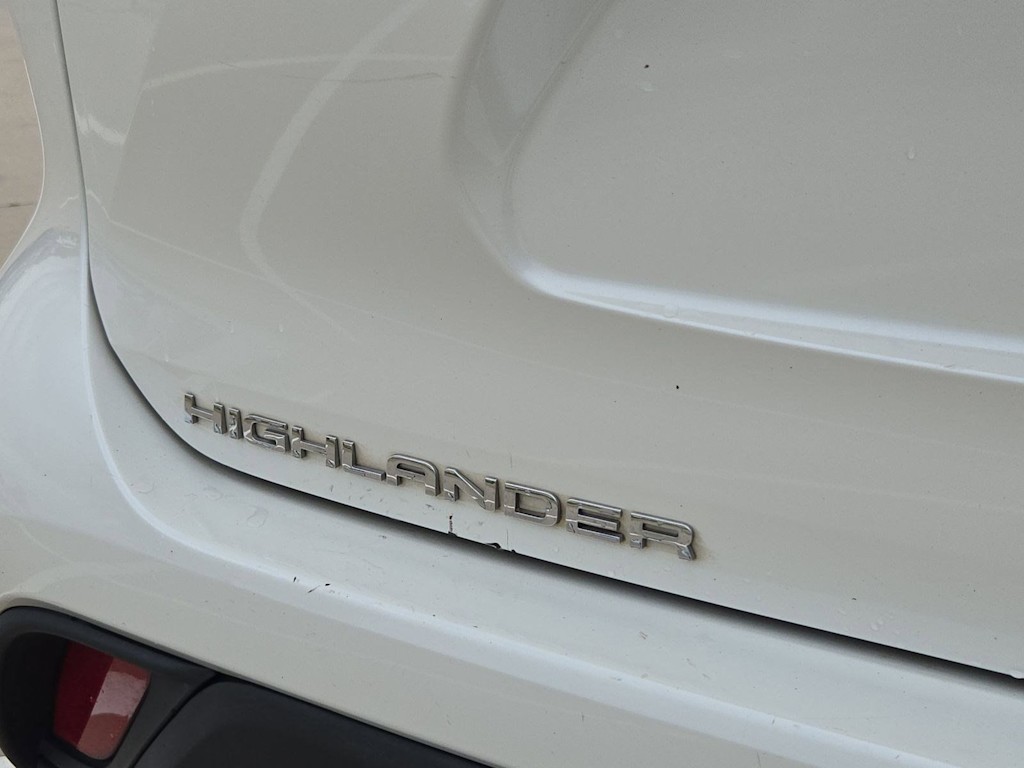 Thumbnail: 2021 Toyota Highlander - 23