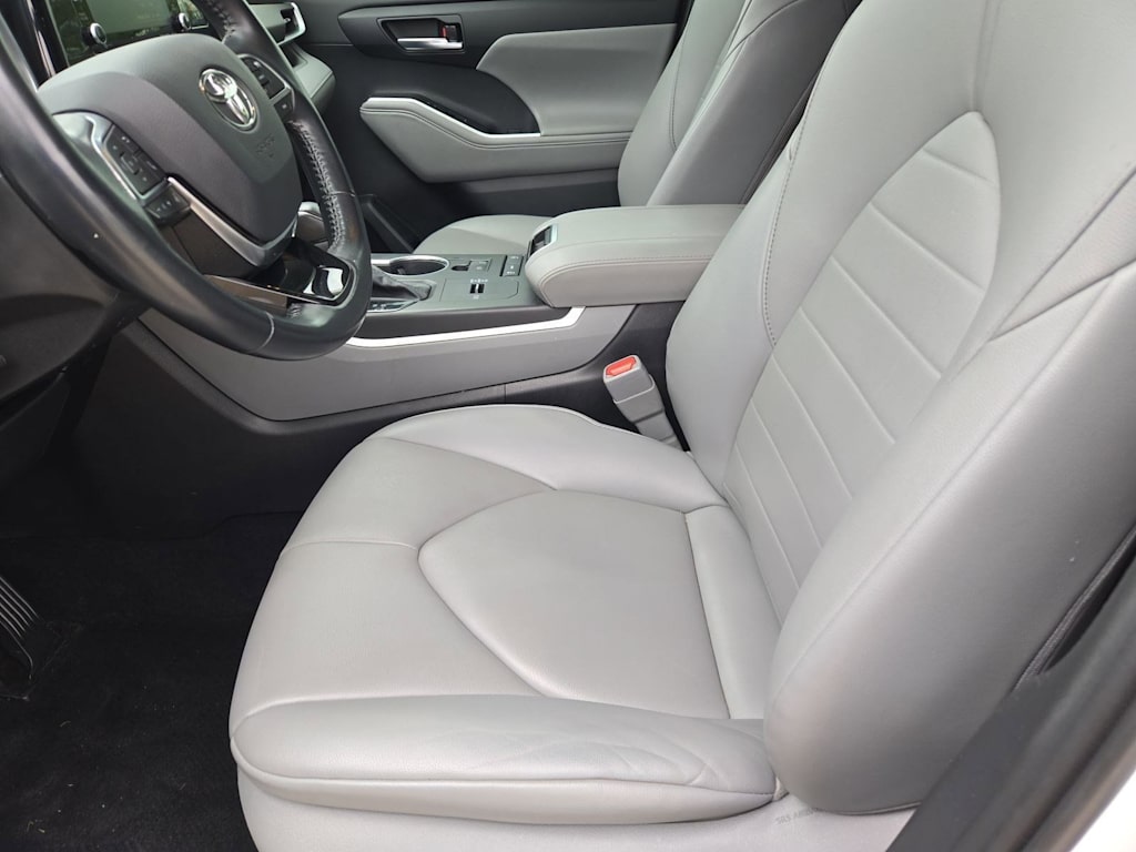 Thumbnail: 2021 Toyota Highlander - 10