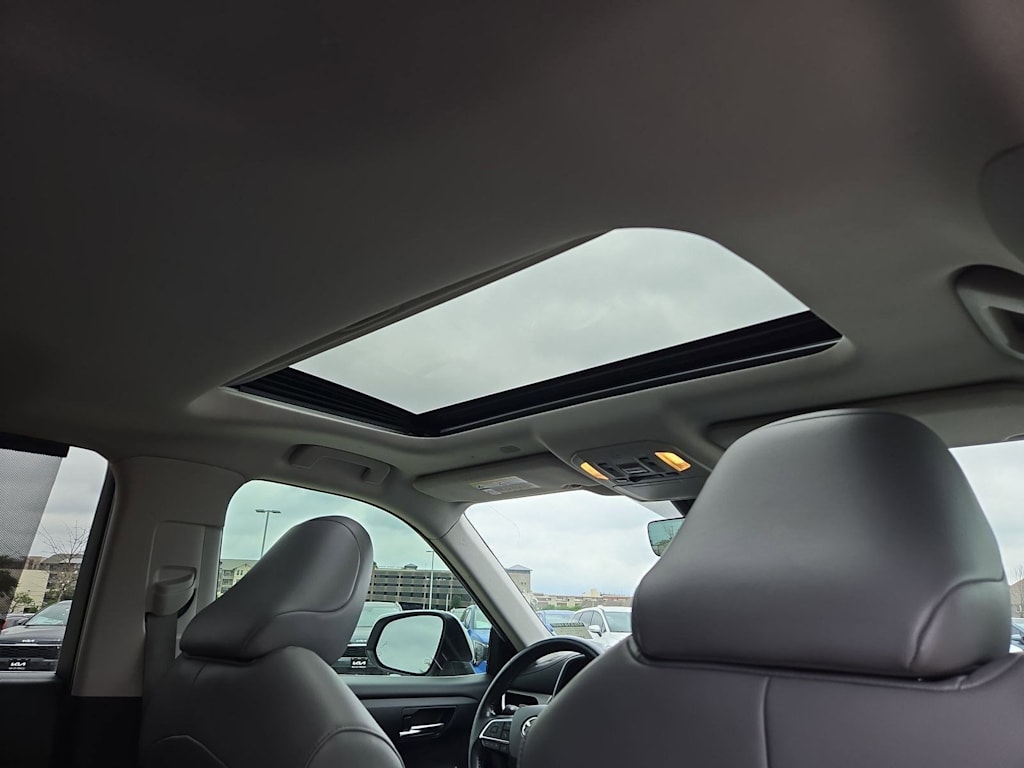 Thumbnail: 2021 Toyota Highlander - 27