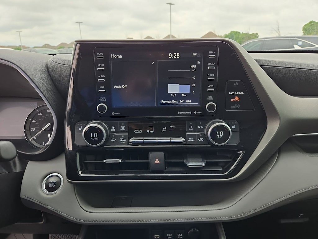 Thumbnail: 2021 Toyota Highlander - 14