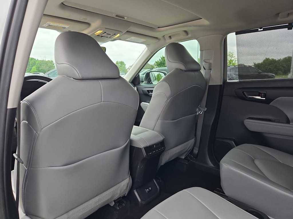 Thumbnail: 2021 Toyota Highlander - 12