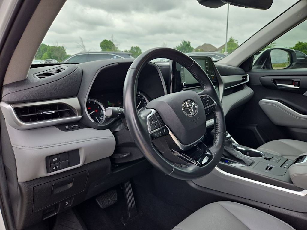 Thumbnail: 2021 Toyota Highlander - 2