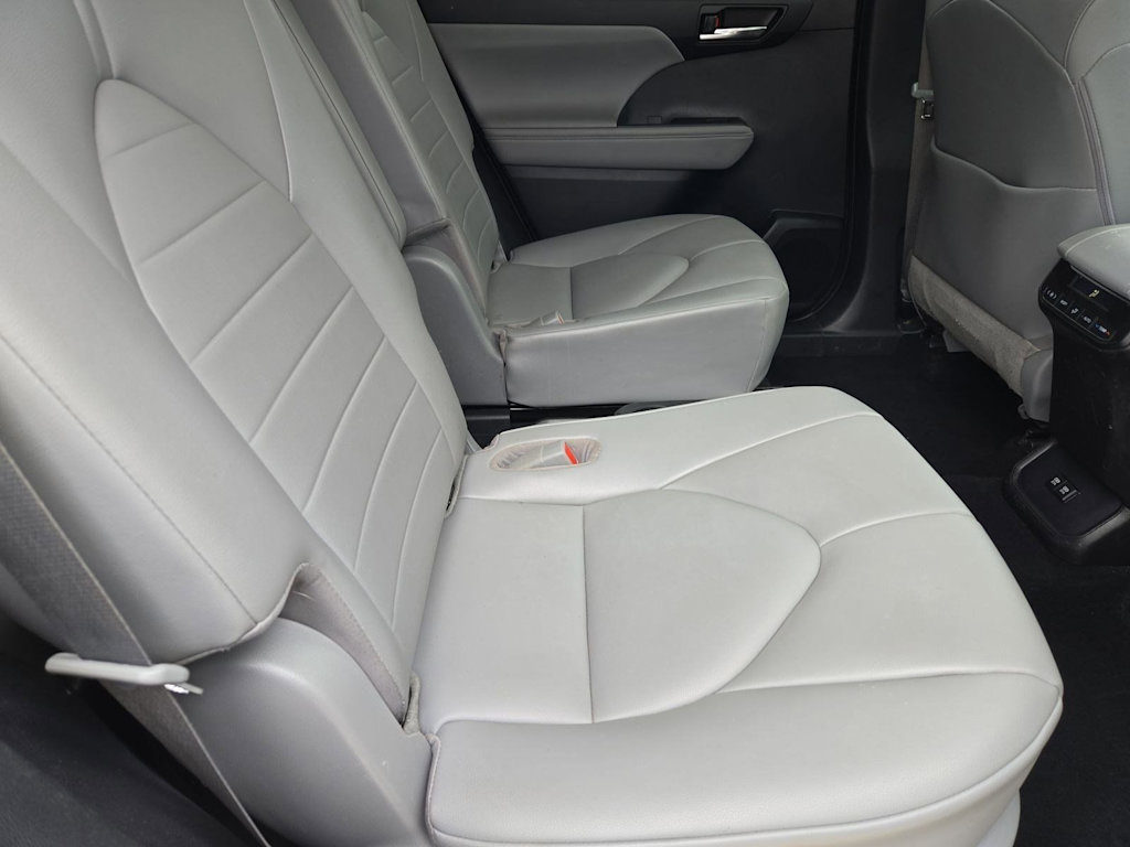 Thumbnail: 2021 Toyota Highlander - 26