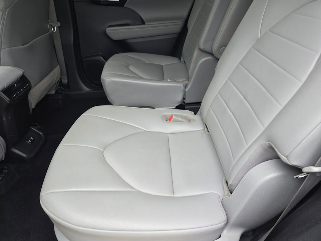 Thumbnail: 2021 Toyota Highlander - 11