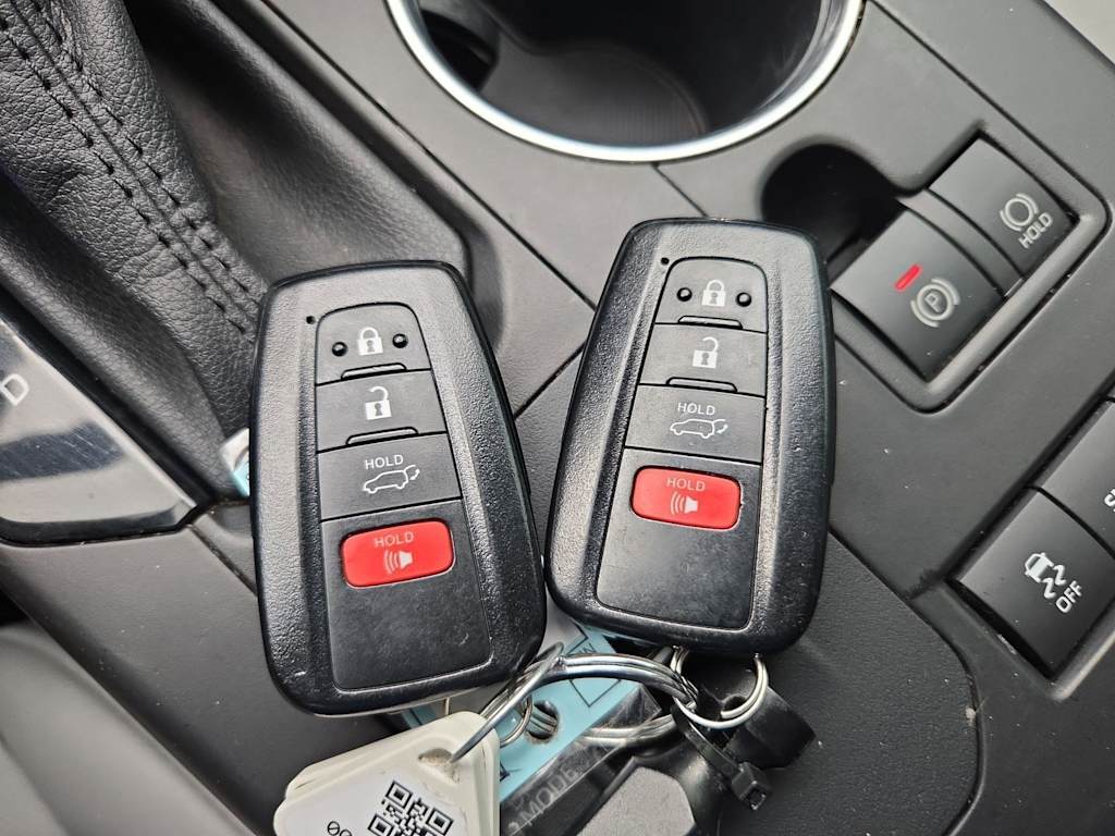 Thumbnail: 2021 Toyota Highlander - 36