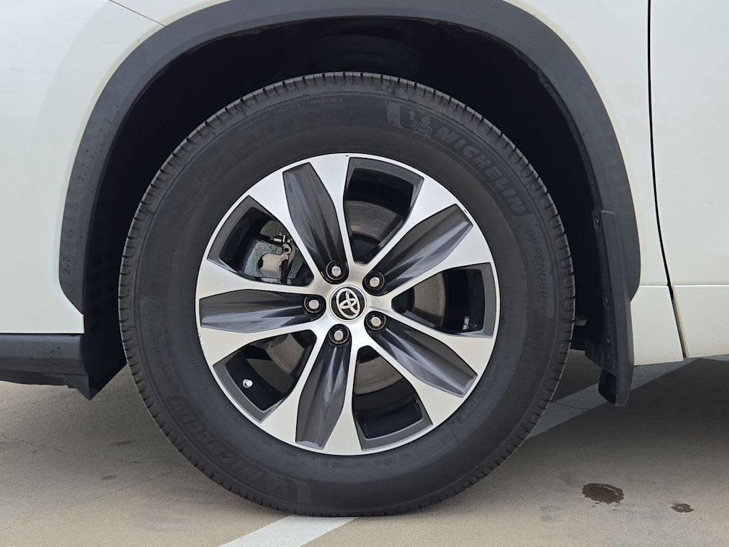 Thumbnail: 2021 Toyota Highlander - 8