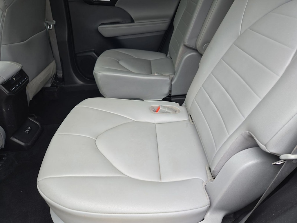 Thumbnail: 2021 Toyota Highlander - 11