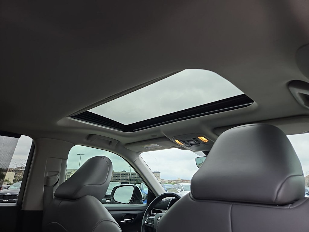 Thumbnail: 2021 Toyota Highlander - 27