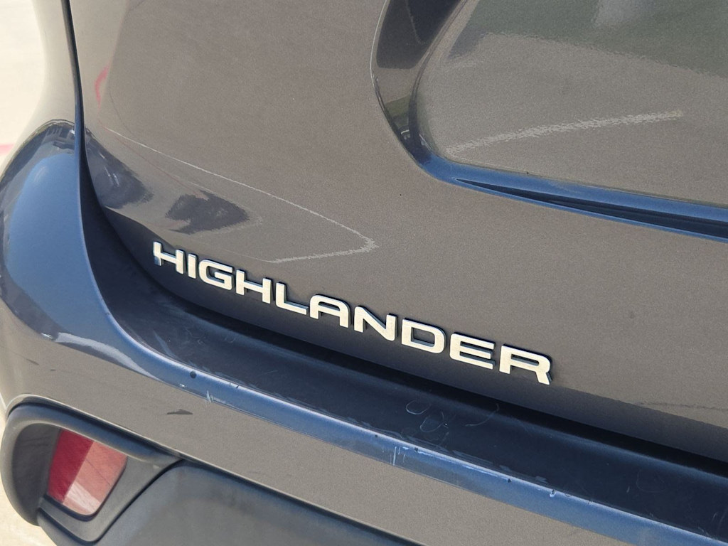 Thumbnail: 2020 Toyota Highlander - 21