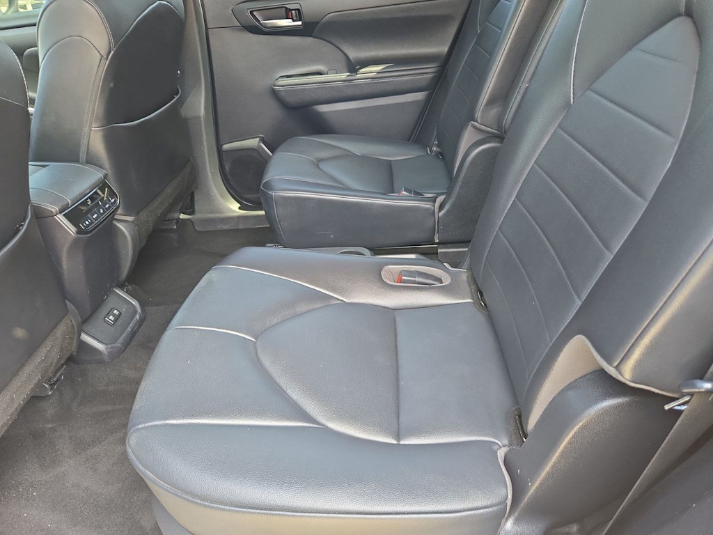 Thumbnail: 2020 Toyota Highlander - 24