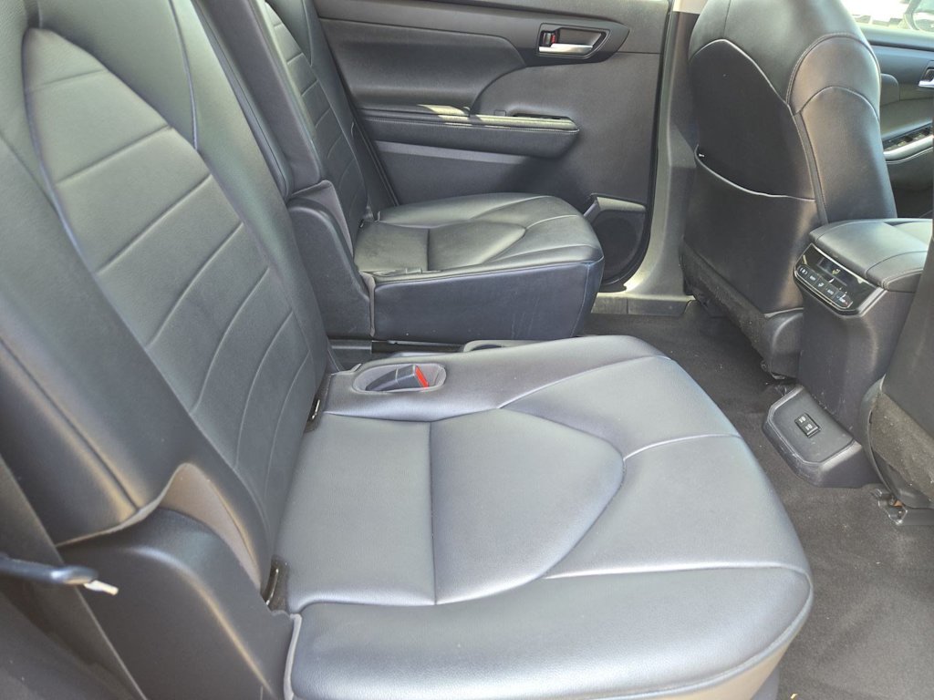Thumbnail: 2020 Toyota Highlander - 25