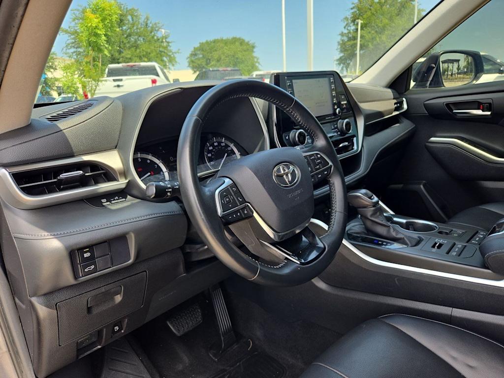 Thumbnail: 2020 Toyota Highlander - 2