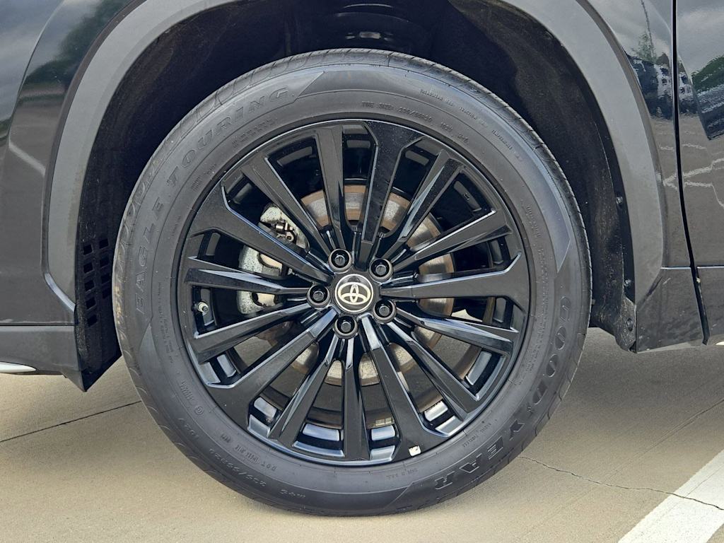 Thumbnail: 2025 Toyota Highlander - 8