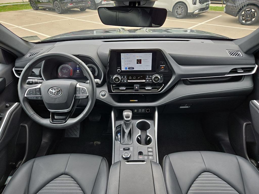 Thumbnail: 2025 Toyota Highlander - 9